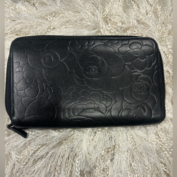 EUC Authentic Chanel Camellia Zip Wallet - Picture 3 of 7